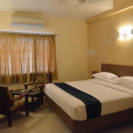 Sri Balaji Hotels Tiruchengodu 外观 照片