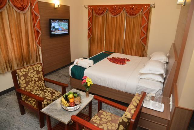 Sri Balaji Hotels Tiruchengodu 外观 照片