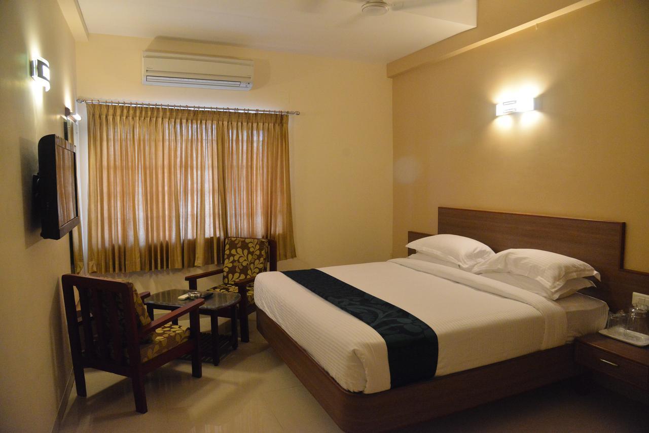 Sri Balaji Hotels Tiruchengodu 外观 照片