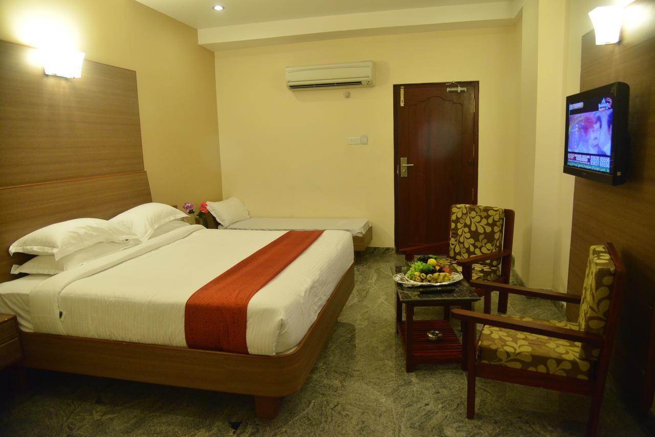 Sri Balaji Hotels Tiruchengodu 外观 照片