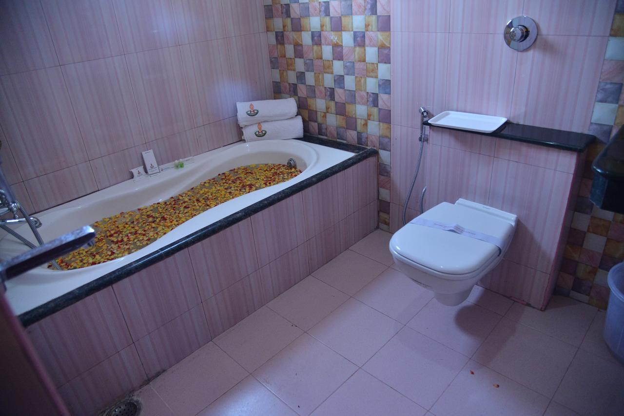 Sri Balaji Hotels Tiruchengodu 外观 照片