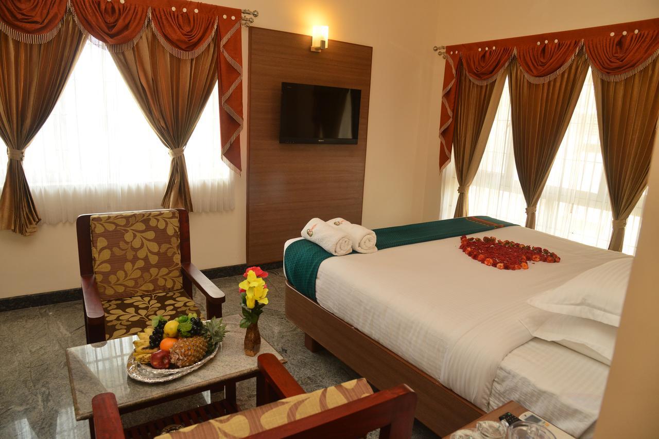 Sri Balaji Hotels Tiruchengodu 外观 照片