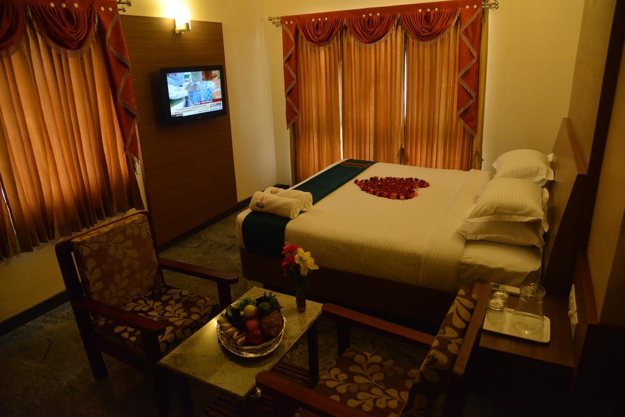 Sri Balaji Hotels Tiruchengodu 外观 照片