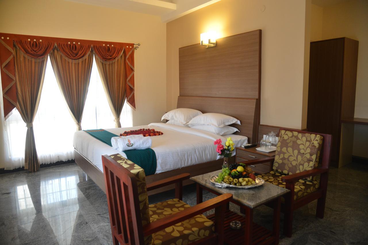 Sri Balaji Hotels Tiruchengodu 外观 照片