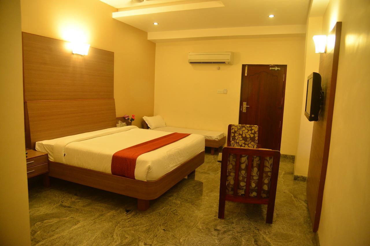 Sri Balaji Hotels Tiruchengodu 外观 照片