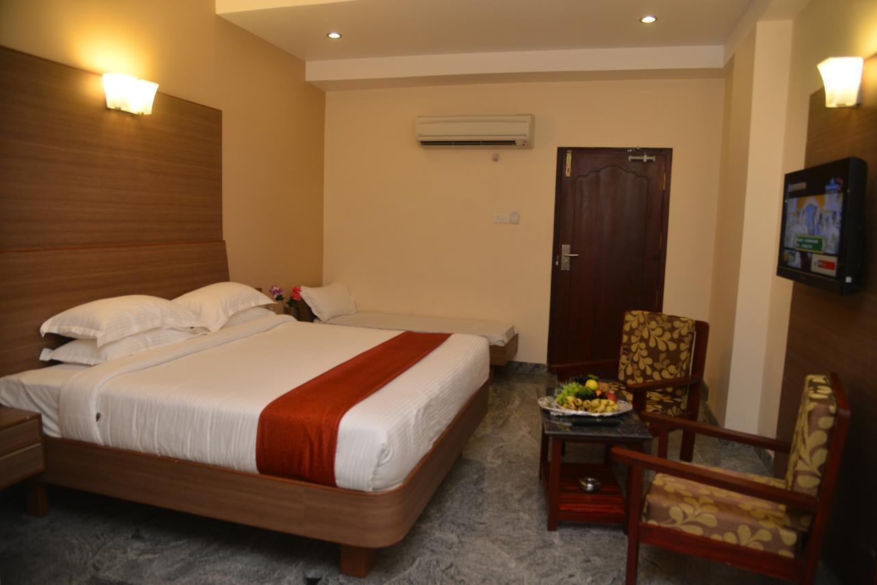 Sri Balaji Hotels Tiruchengodu 外观 照片