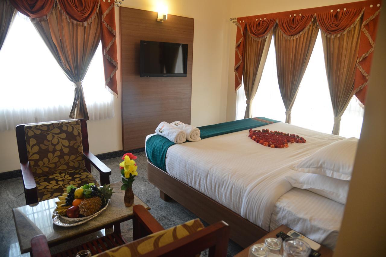 Sri Balaji Hotels Tiruchengodu 外观 照片