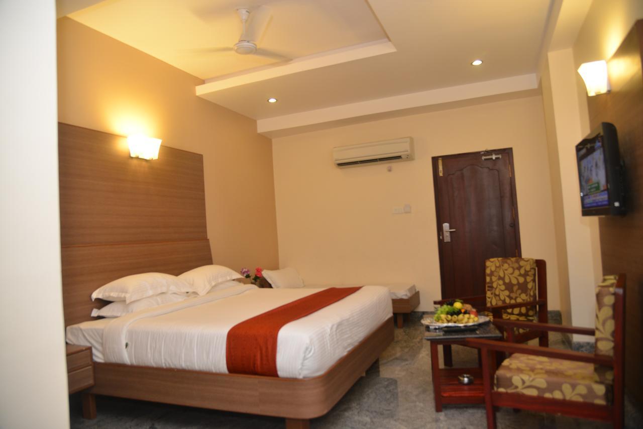 Sri Balaji Hotels Tiruchengodu 外观 照片